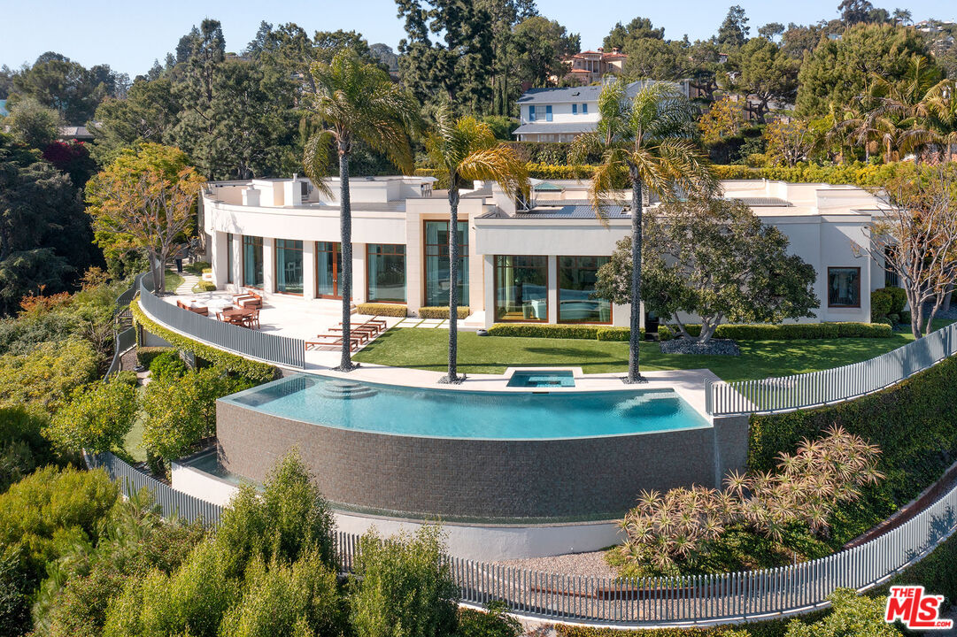 1118 Calle Vista Dr